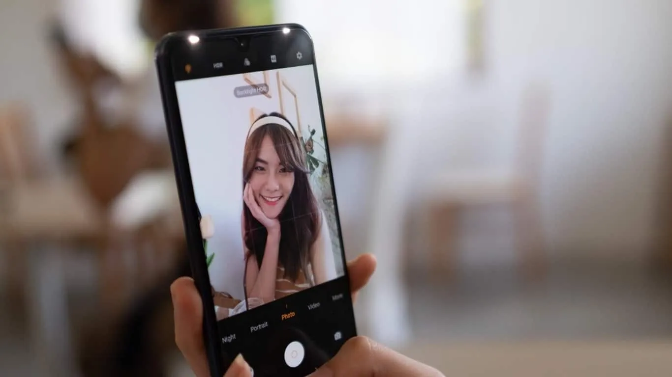 รีวิว Vivo V21 5G สมาร์ทโฟนที่กล้องหน้าดีเหมือนกล้องหลัง และแรมที่เป็นมากกว่าแรม 10 รีวิว Vivo V21 5G สมาร์ทโฟนที่กล้องหน้าดีเหมือนกล้องหลัง และแรมที่เป็นมากกว่าแรม 9