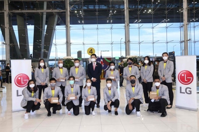 LG PuriCare Wearable Air Purifier donation to NOCT (2)