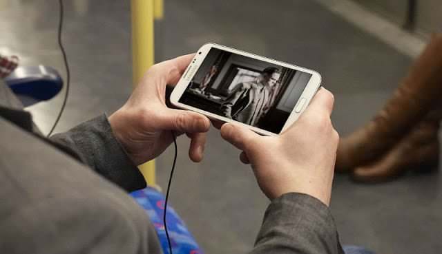 Watching videos on phone video rewards app w800 h600