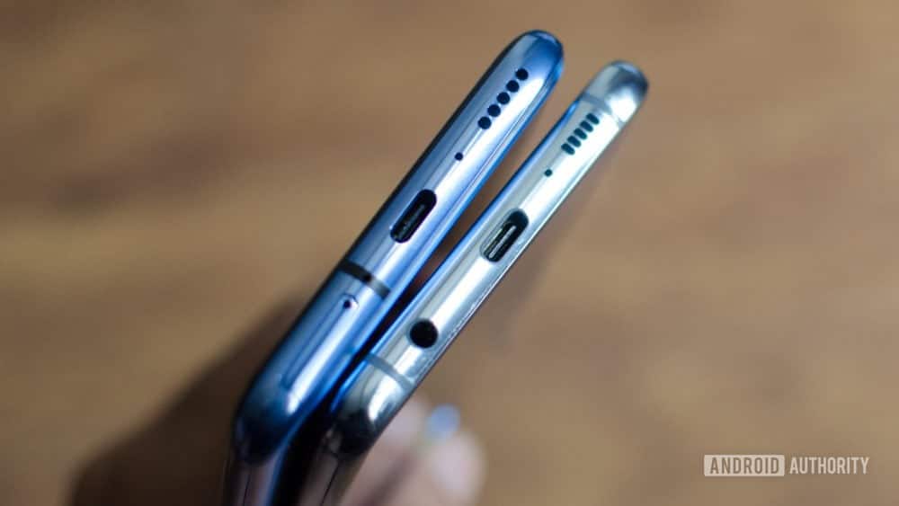 OnePlus 7 Pro vs Galaxy S10 Plus USB C port and headphone jack 1000x563