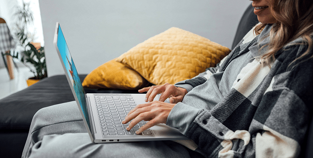 Lenovo Yoga Slim 7 Carbon Lifestyle
