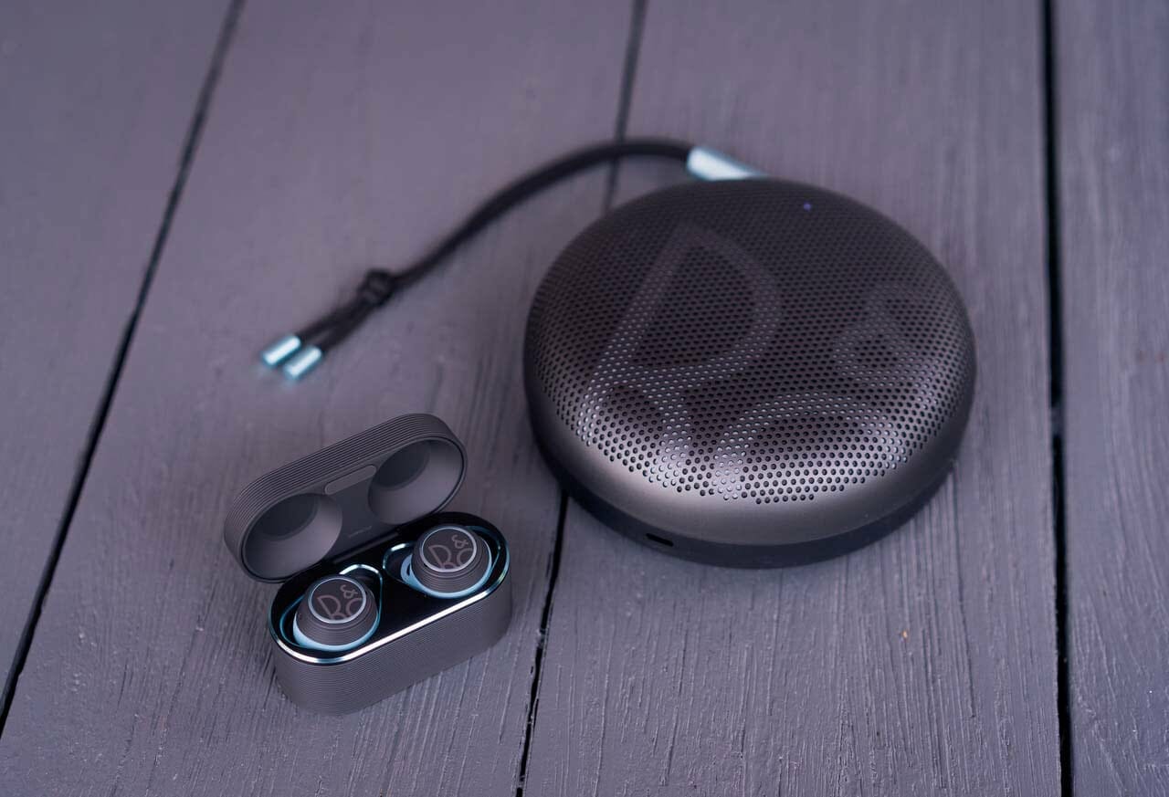 Pic Beoplay E8 Sport with Trent Alexander Arnold Beosound A1 2nd Gen