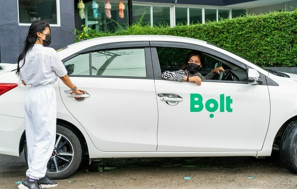 Bolt Ladies Driver and Passenger wearing masks re